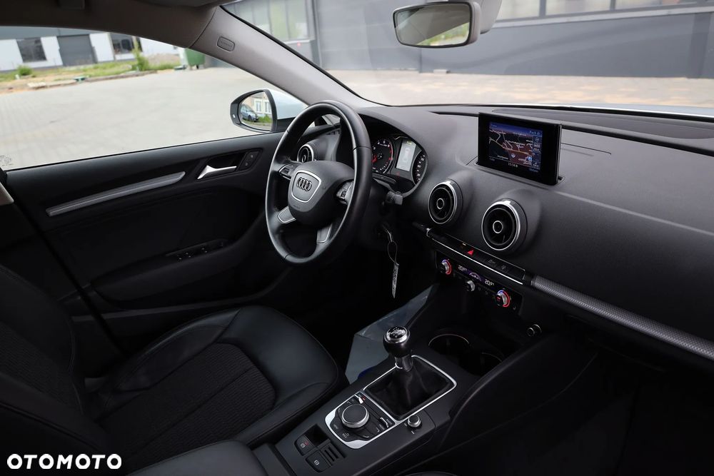 Audi A3 Sportback 1.4 TFSI Ambiente - 34