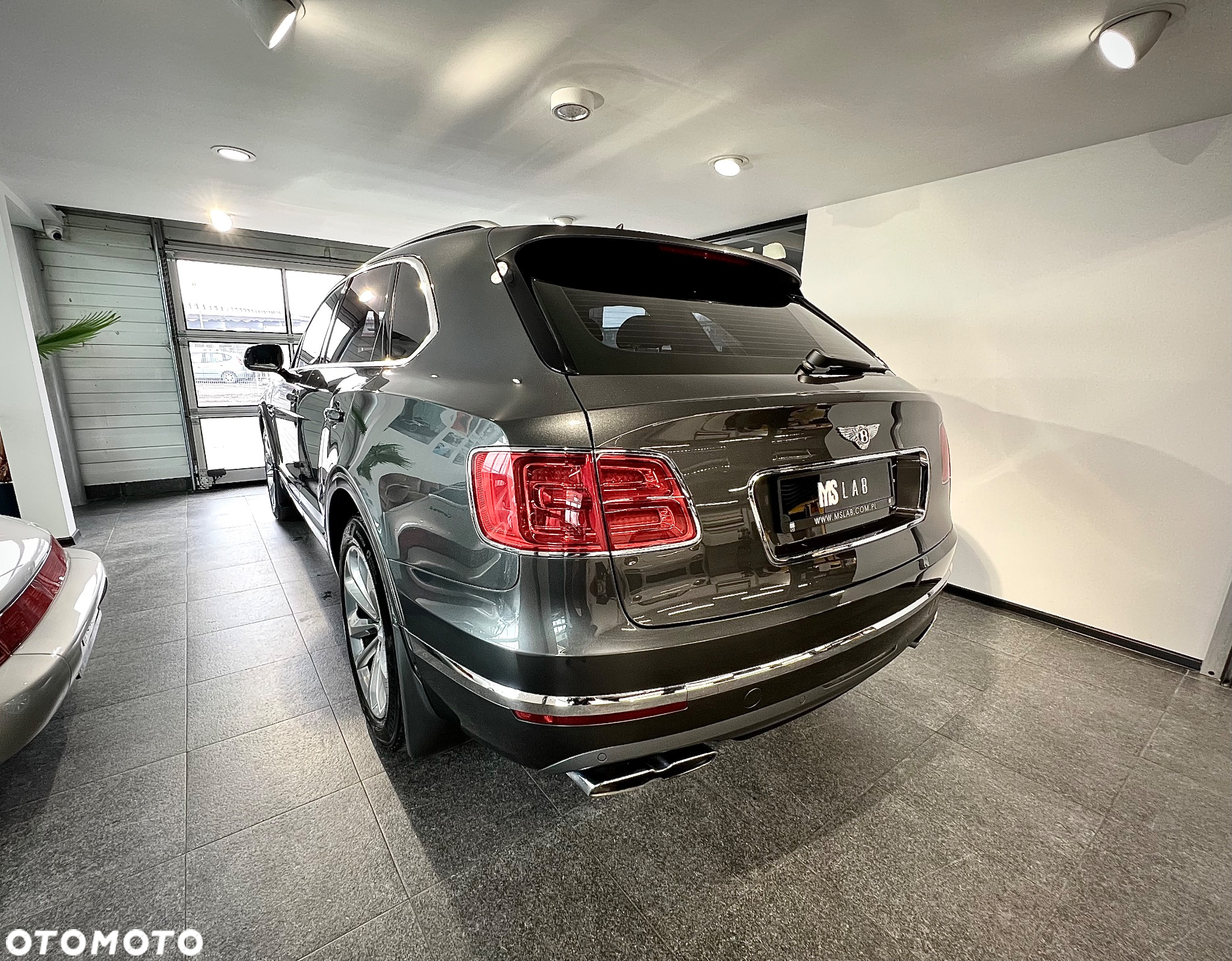 Bentley Bentayga - 3
