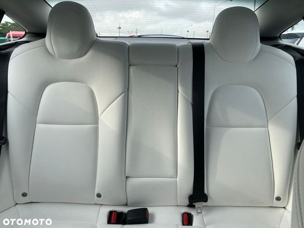 Tesla Model 3 - 14