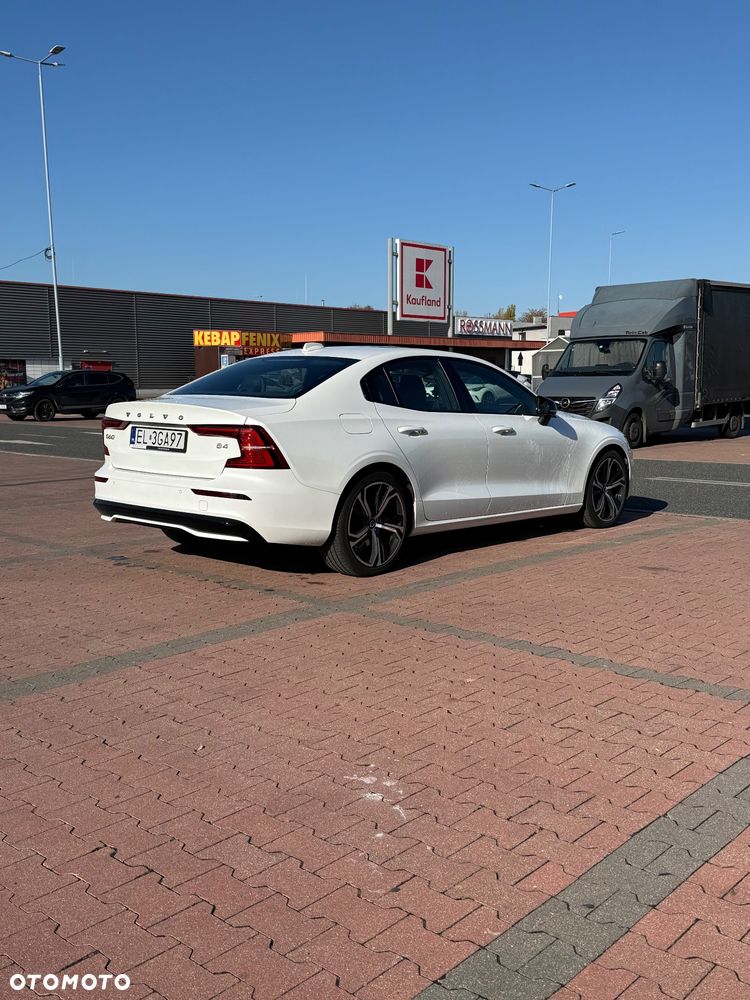 Volvo S60 2022 photo 4