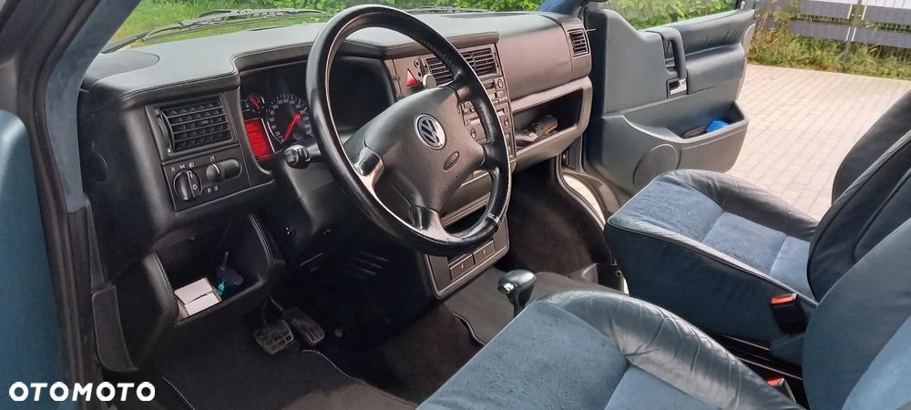 Volkswagen Caravelle Standard - 30