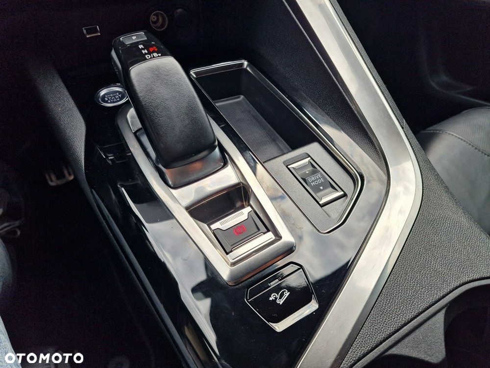 Peugeot 3008 1.6 PureTech Hybrid4 PHEV GT S&S EAT8 - 34