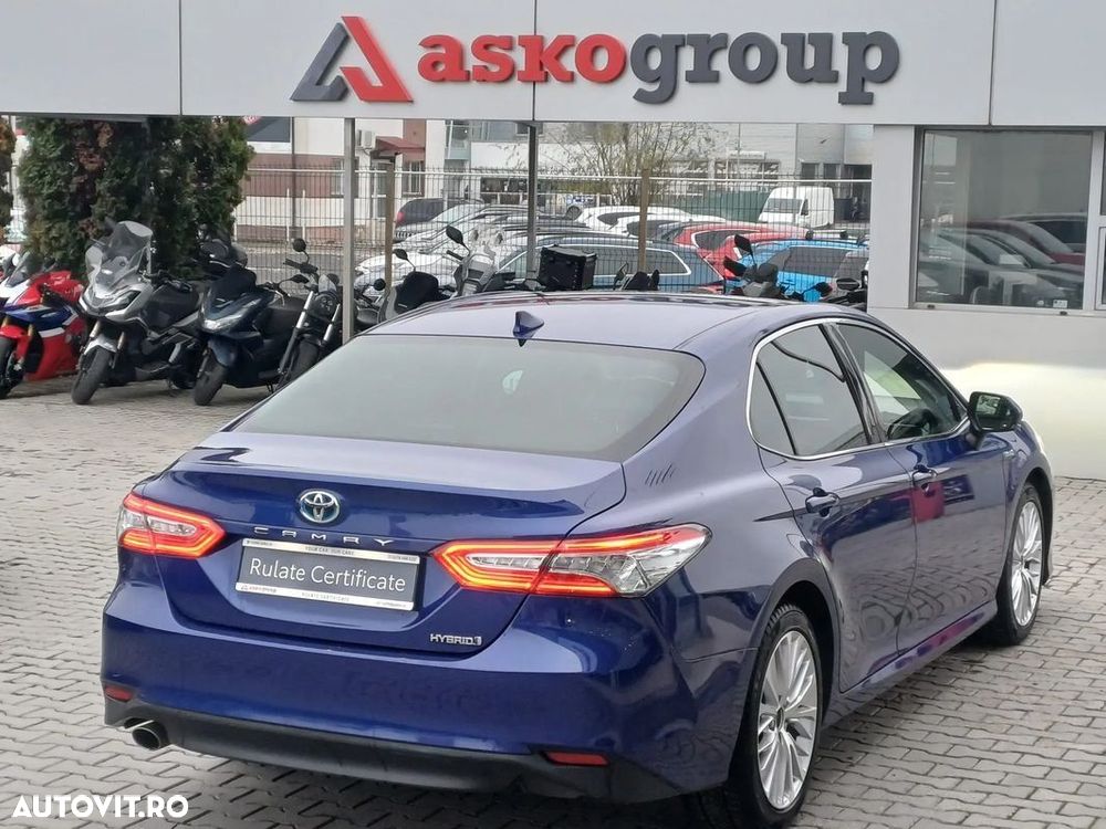 Toyota Camry - 5
