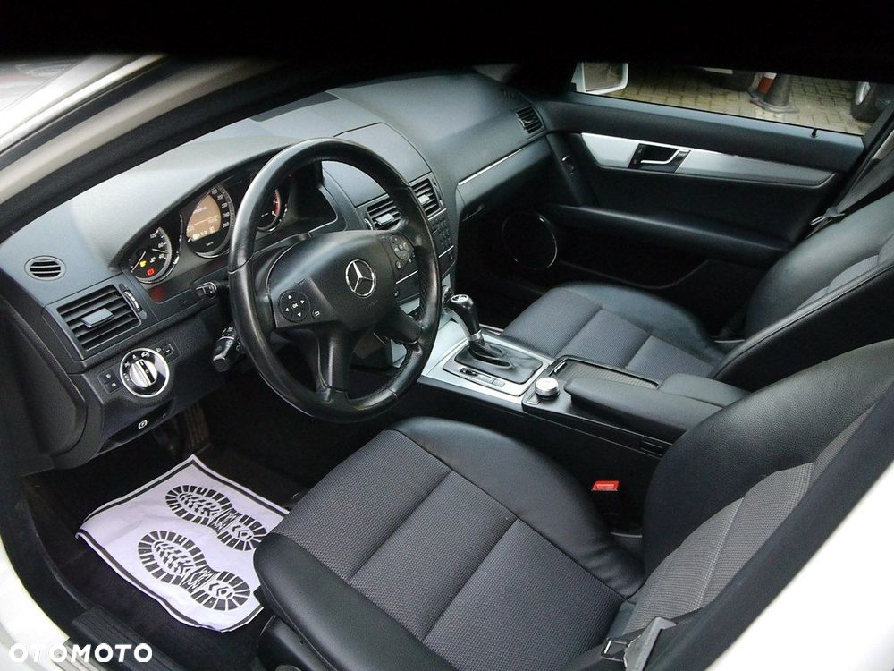 Mercedes-Benz Klasa C 180 BlueEFFICIENCY 7G-TRONIC Avantgarde - 24