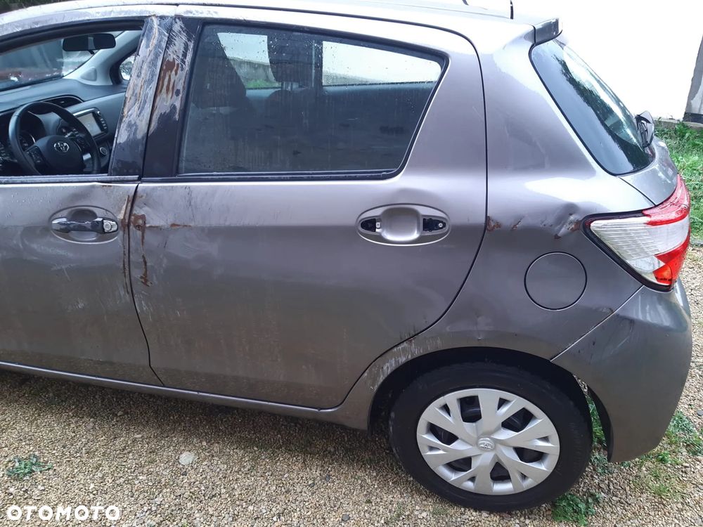 Toyota Yaris Hybrid 100 Premium - 12