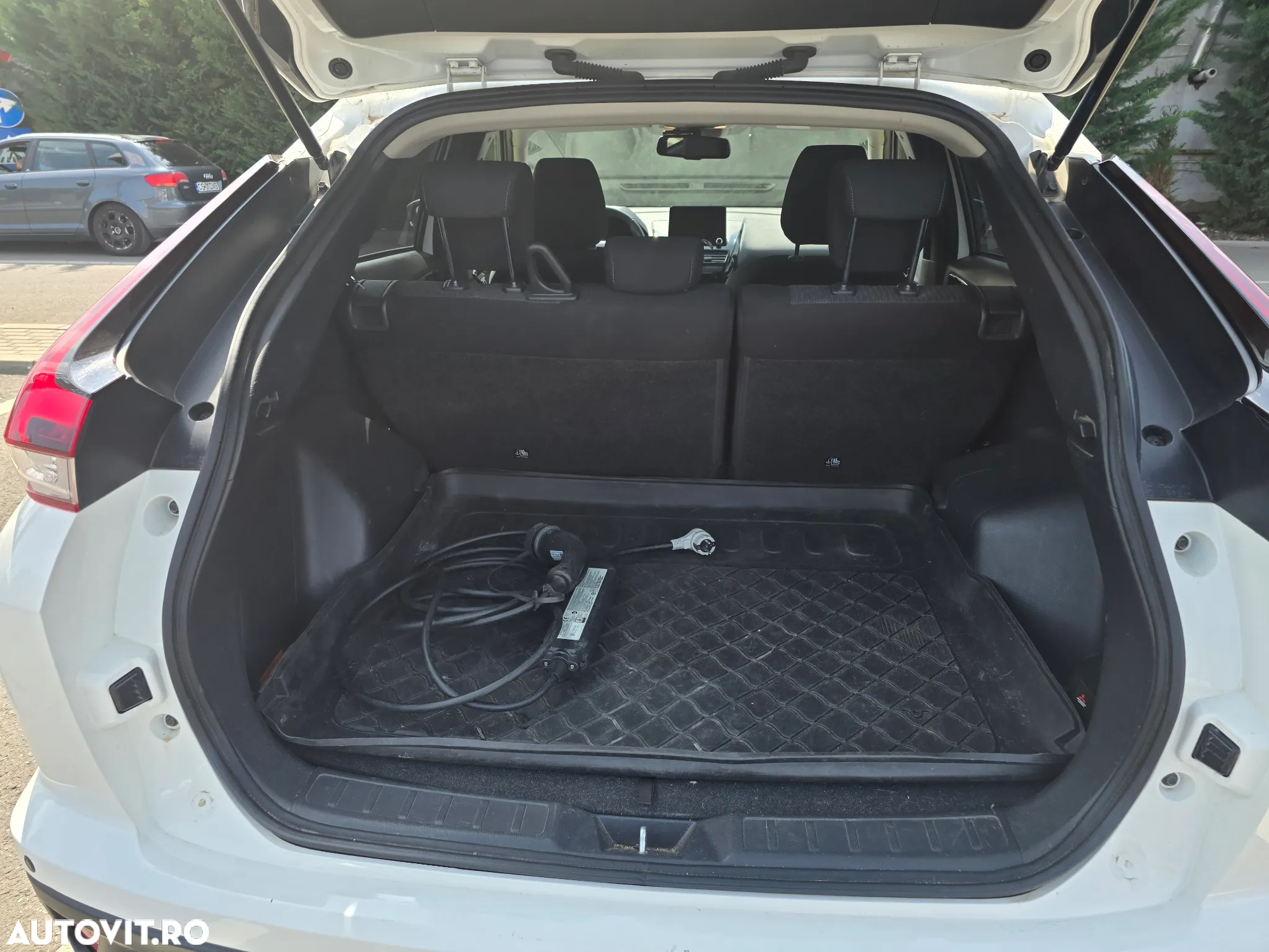 Mitsubishi Eclipse-Cross Plug-In Hybrid 4WD Basis - 13