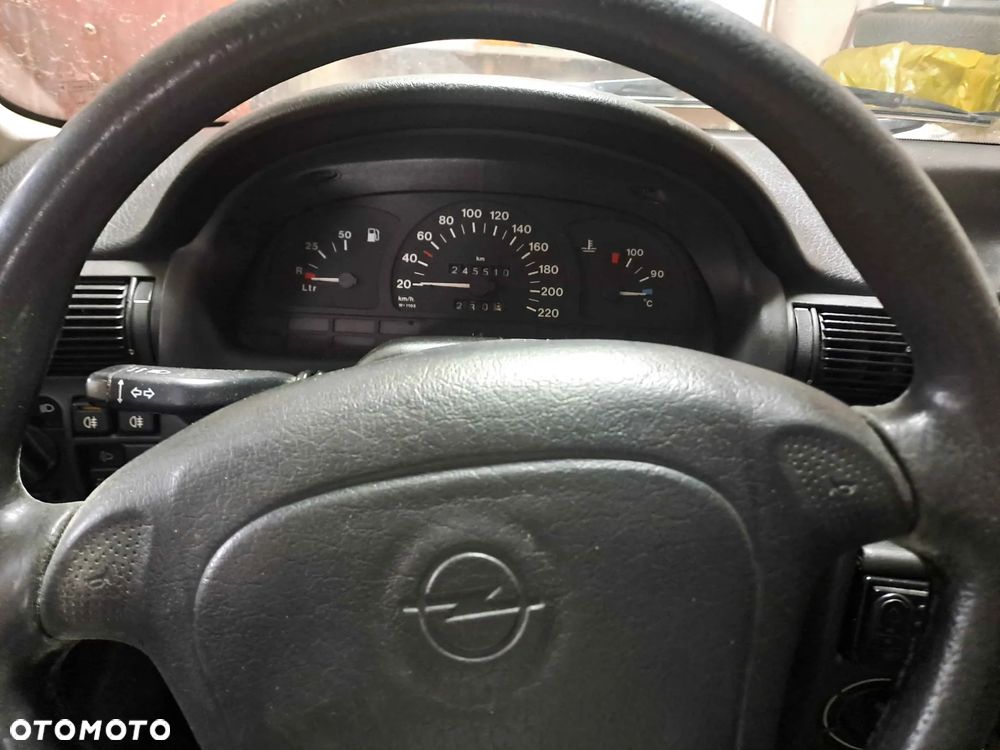 Opel Astra 1.6 GL - 9
