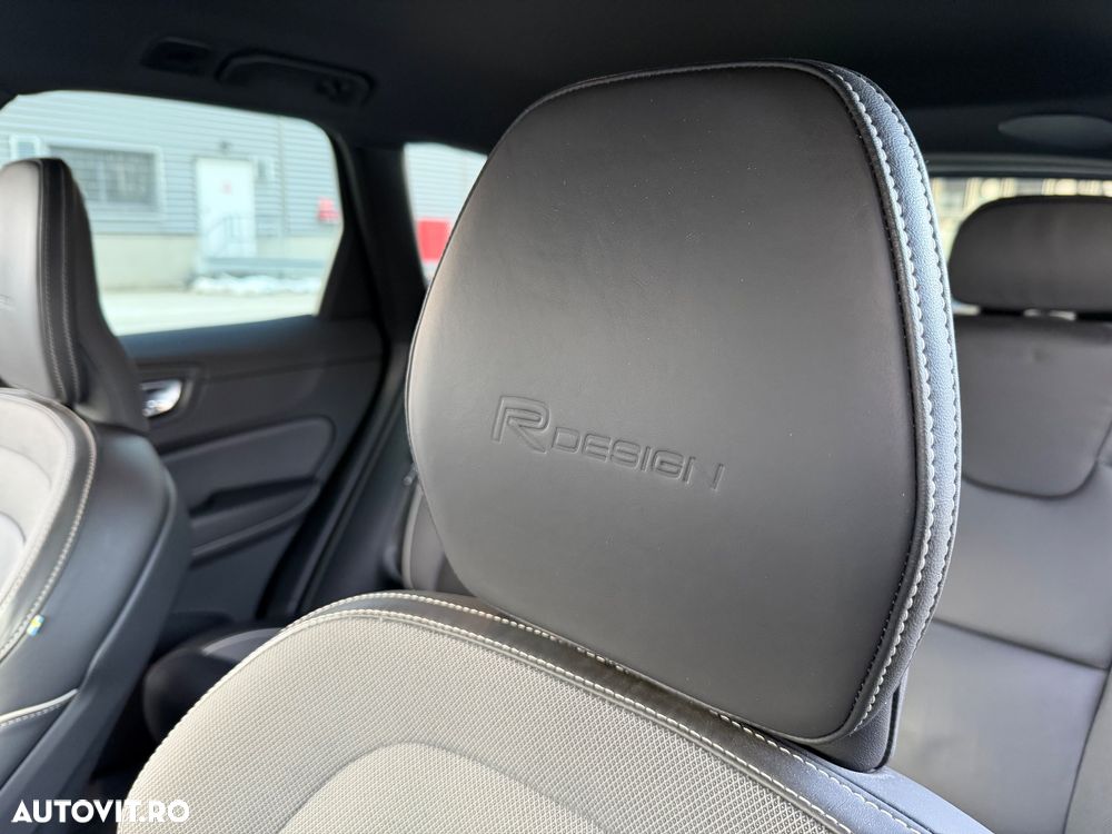 Volvo XC 60 B5 MHEV AWD R-Design - 11