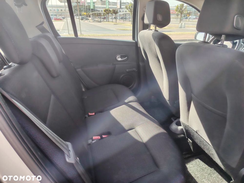 Renault Clio 1.2 16V Exception - 12