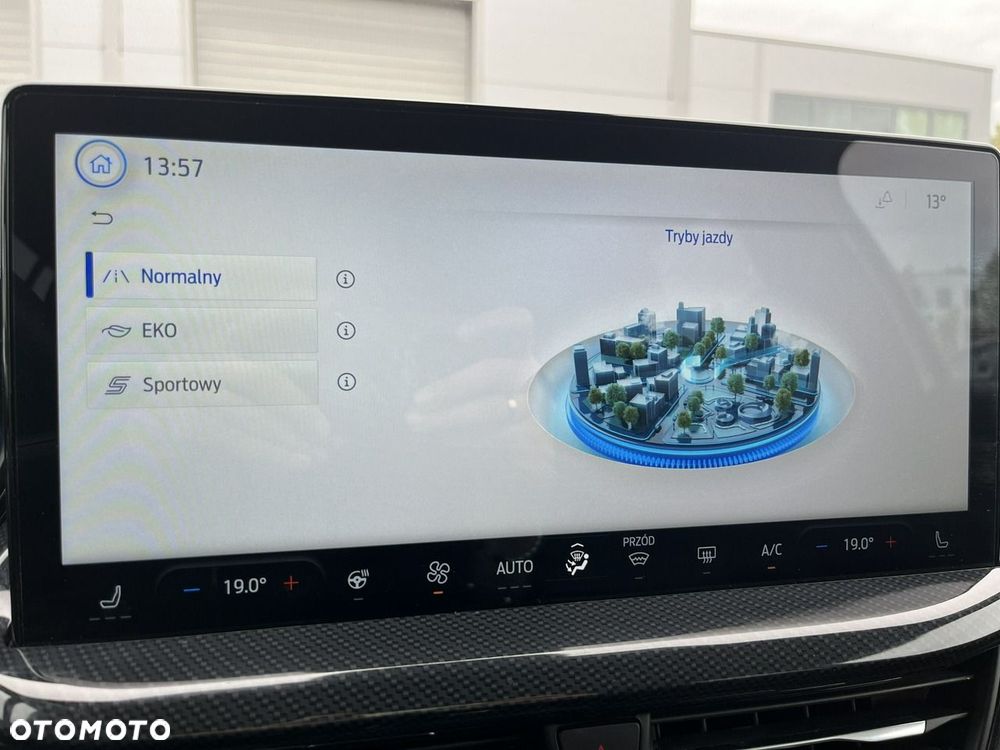 Ford Focus 1.0 EcoBoost Hybrid ST-LINE X - 29