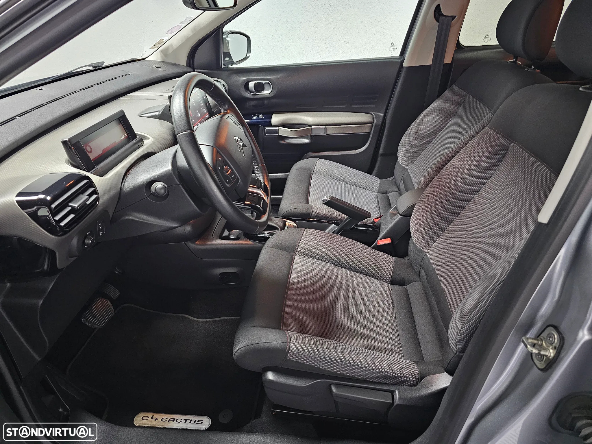 Citroën C4 Cactus 1.2 PureTech Shine EAT6 - 8