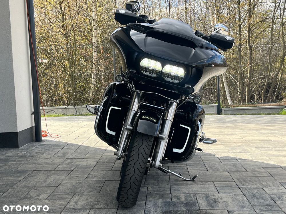 Harley-Davidson Touring Road Glide - 2