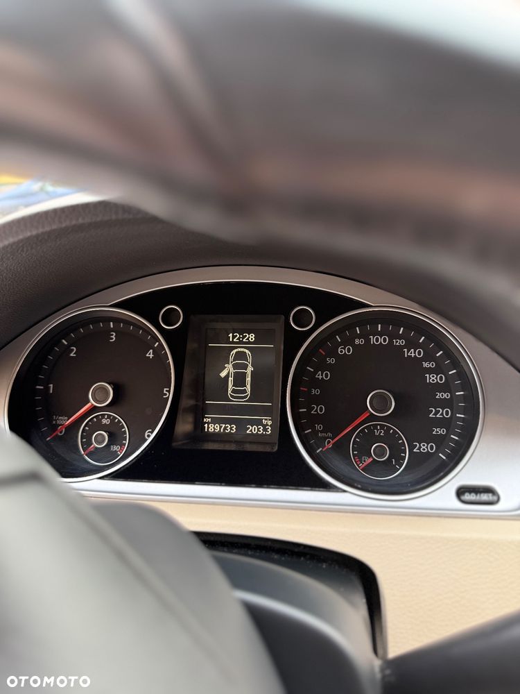 Volkswagen Passat 2.0 TDI Highline - 18