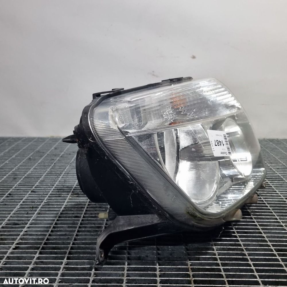 Far Dreapta Dacia Duster 2010 - 2013 SUV 4 Usi (1487) Fara xenon - 2