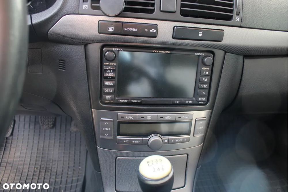 Toyota Avensis 2.0 D-4D Sol - 11