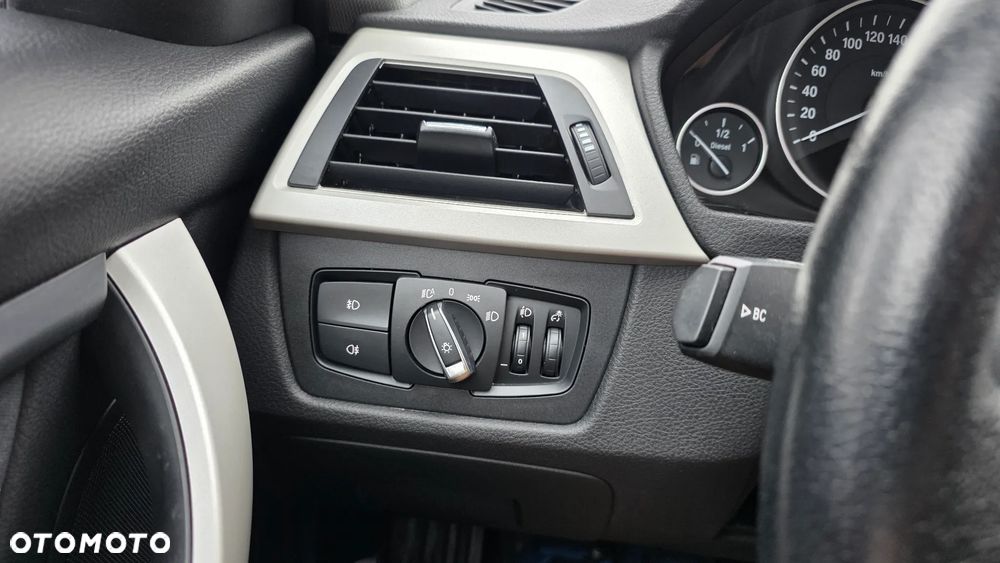 BMW Seria 3 318d Sport Line - 26