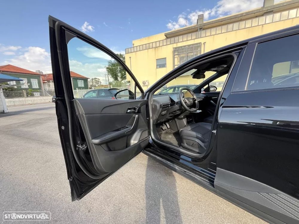 MG MG4 64 kWh Luxury - 28