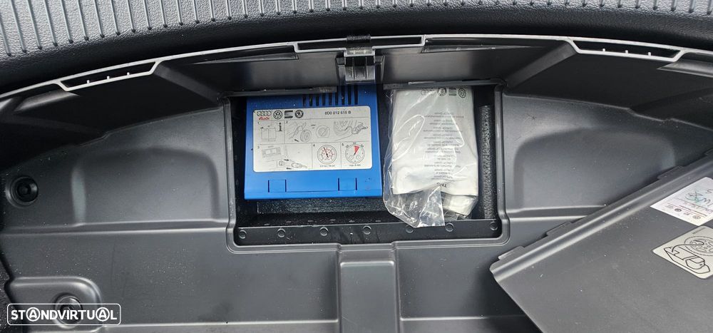 VW Touran 2.0 TDI Highline 7L - 16