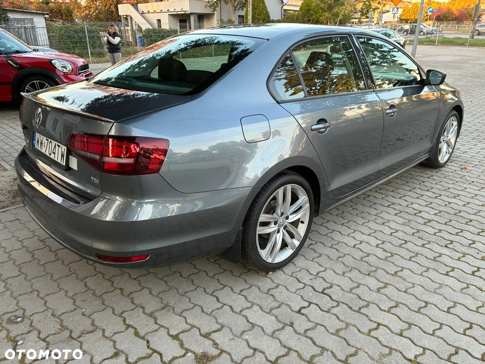 Volkswagen Jetta - 2