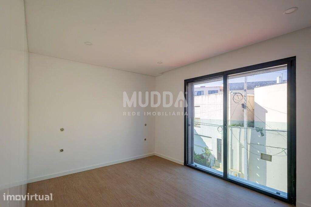 Apartamento T2 Duplex amplo e terraço - Grande imagem: 3/13