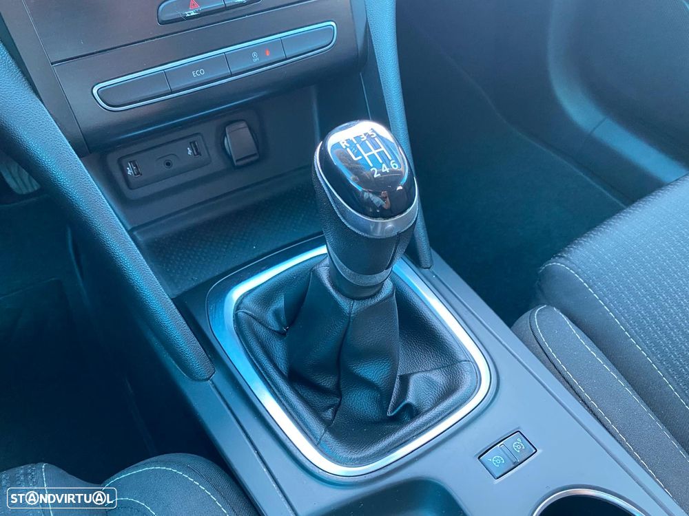 Renault Mégane Sport Tourer BLUE dCi 115 ZEN - 19