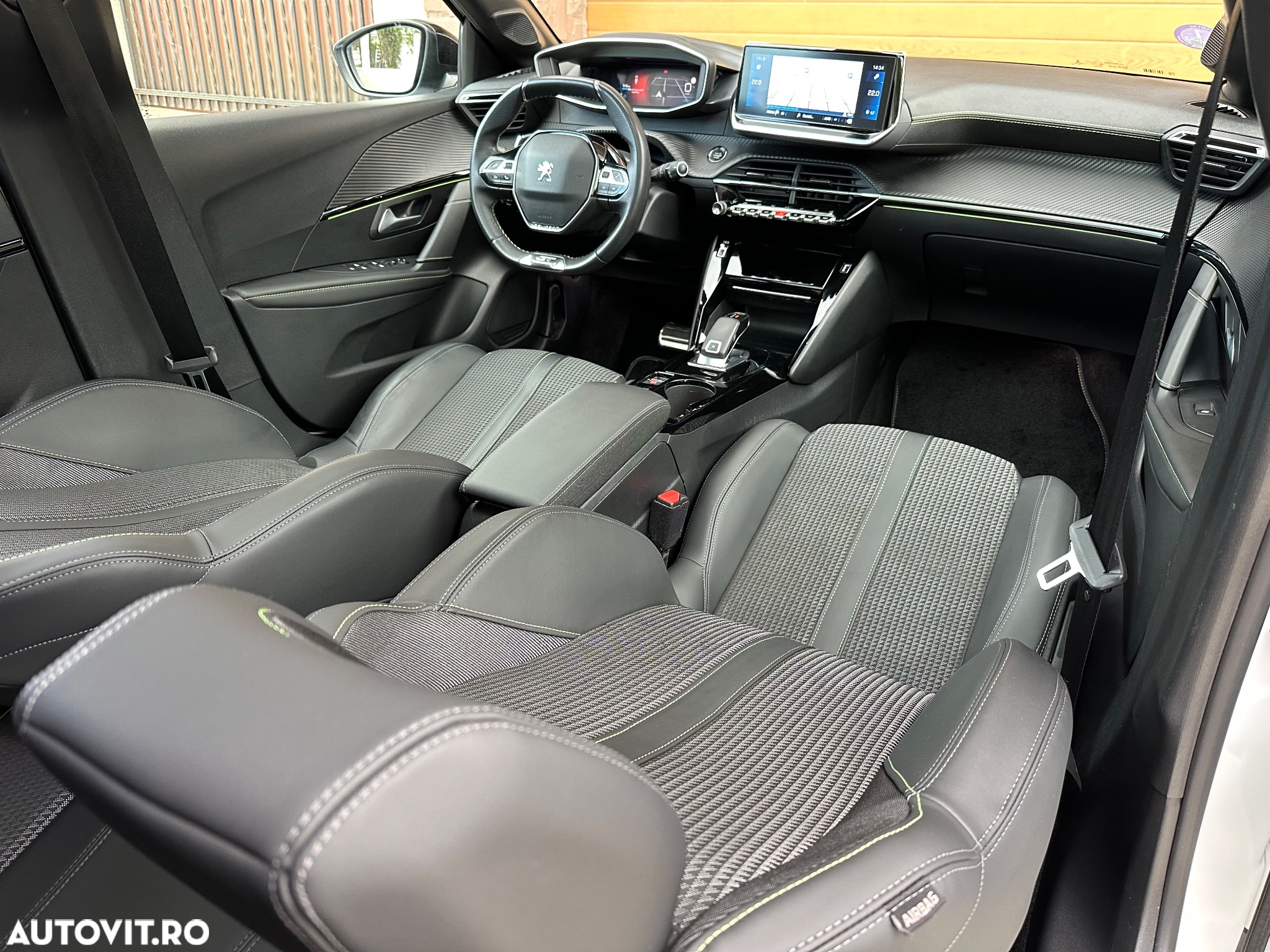 Peugeot 208 PureTech 130 EAT8 GT - 23