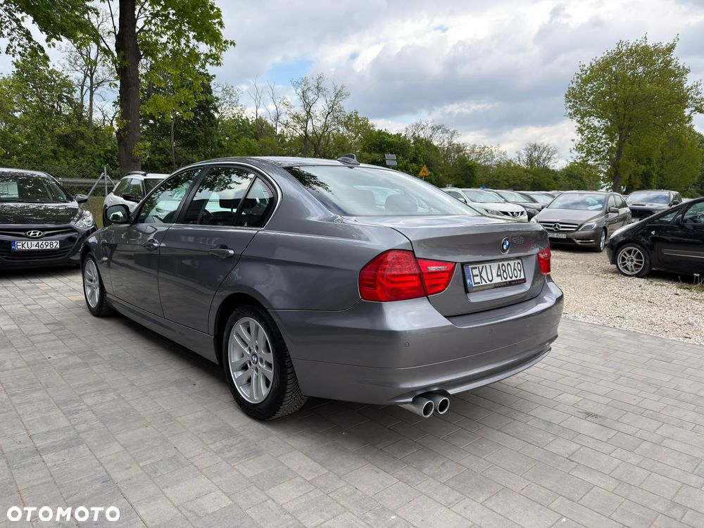 BMW Seria 3 325i Edition Exclusive - 4