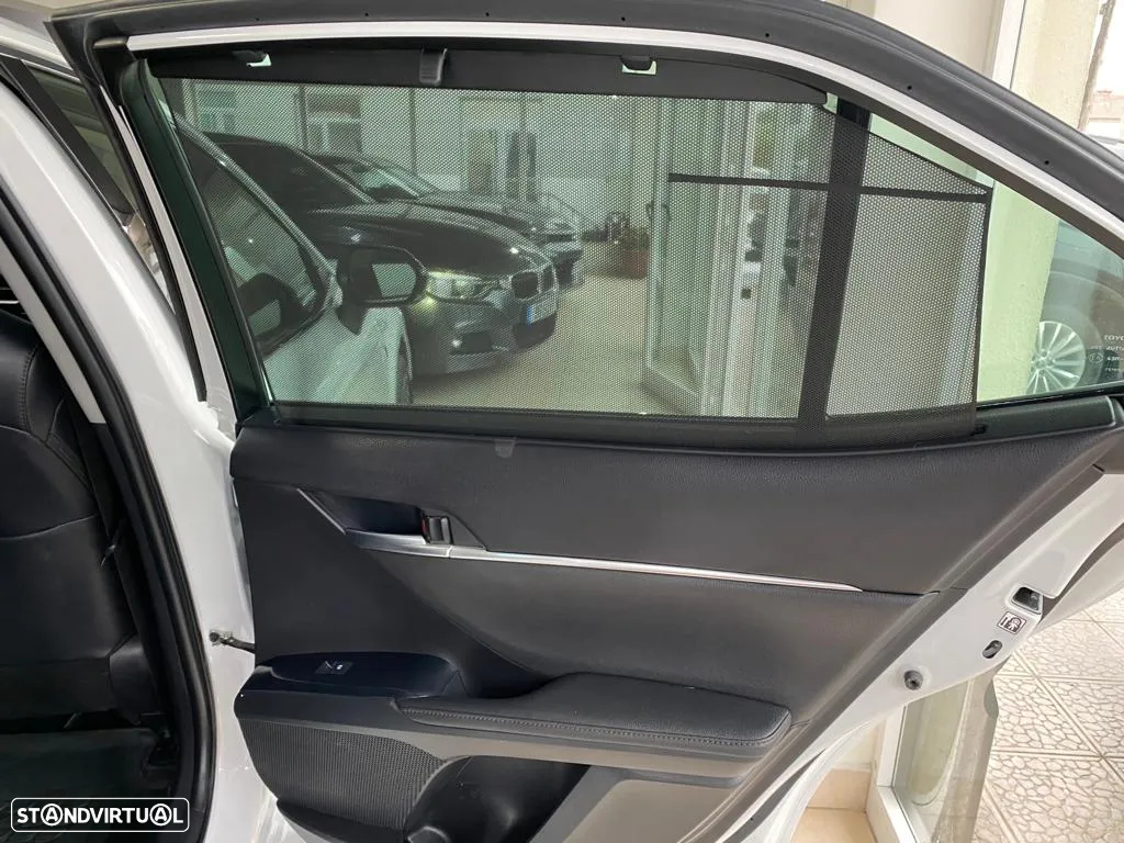 Toyota Camry 2.5 Hybrid Luxury - 40