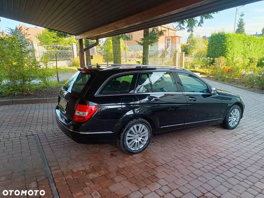 Mercedes-Benz Klasa C 180 CGI BlueEff Elegance - 23