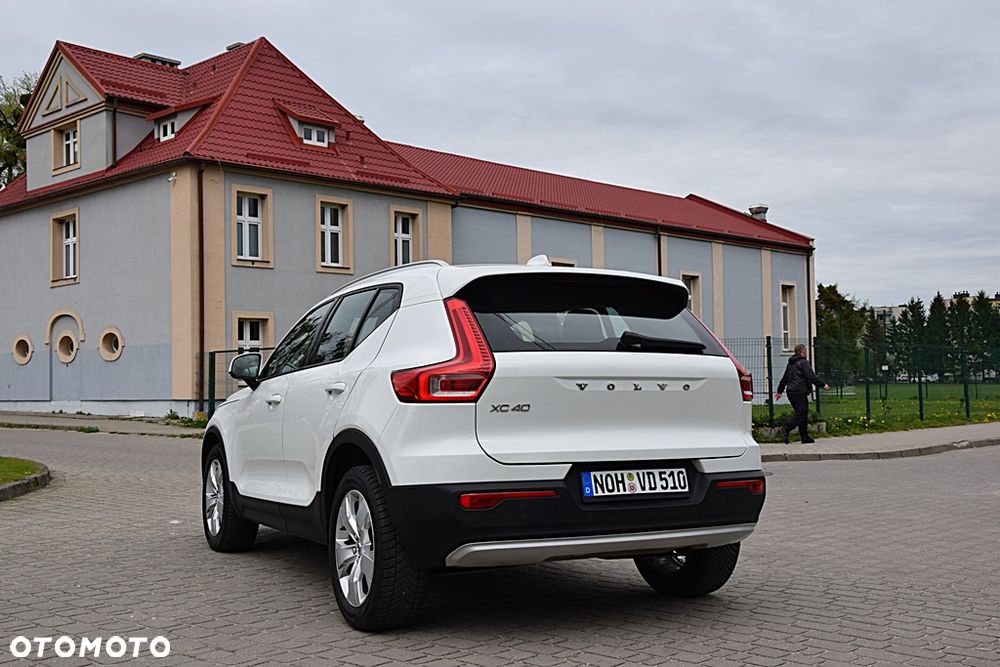Volvo XC 40 T3 Geartronic Momentum Pro - 4