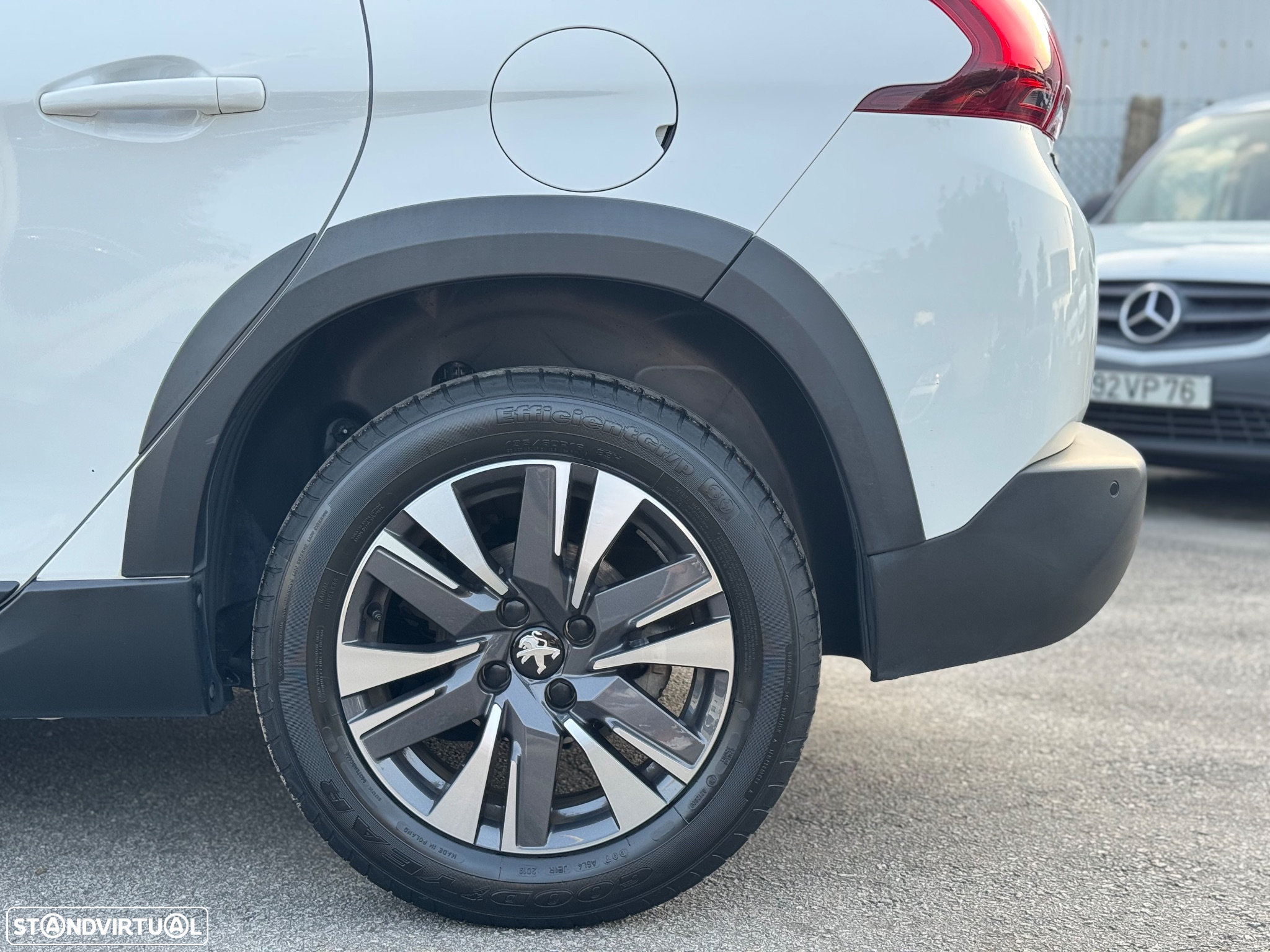 Peugeot 2008 1.2 PureTech Allure - 7