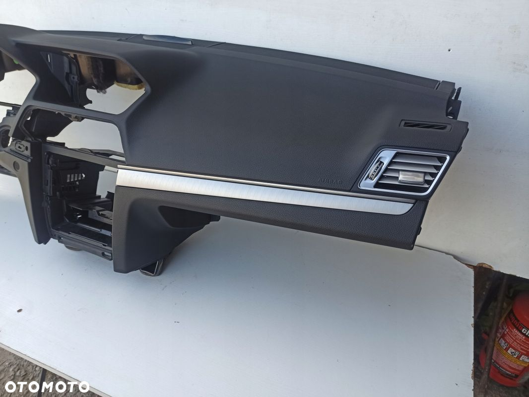 Deska rozdzielcza konsola kokpit MERCEDES C-KLASA W207 Lift Coupe 50tys km - 6