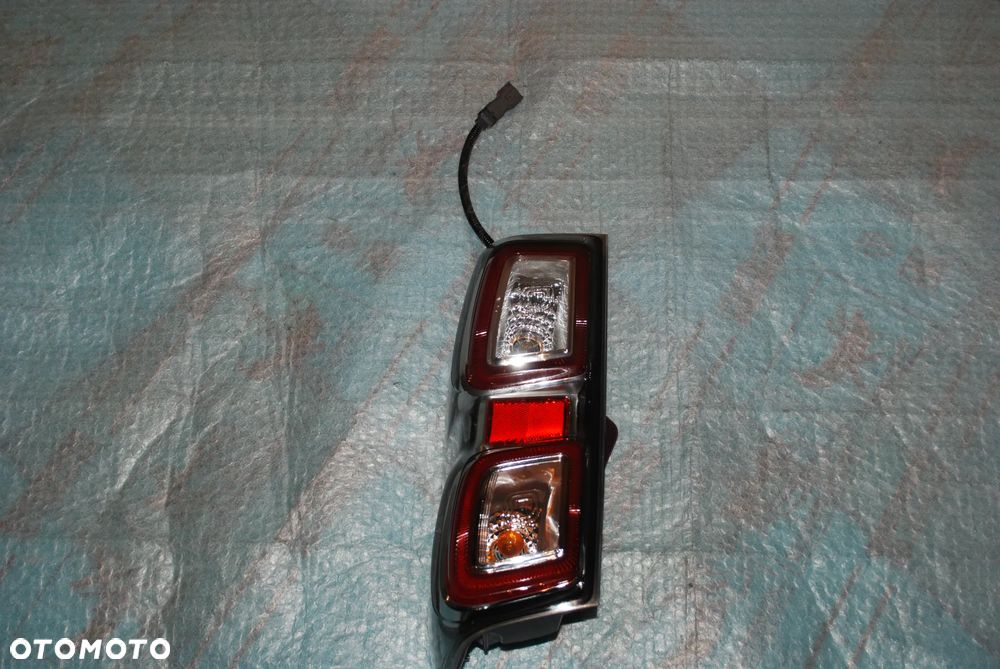 LAMPA TYŁ PRAWA ISUZU D-MAX III 2020- KOITO 220-8R006 LED