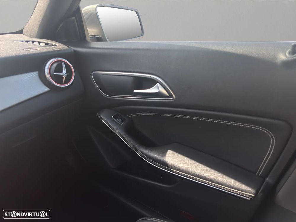 Mercedes-Benz CLA 180 d Shooting Brake - 15