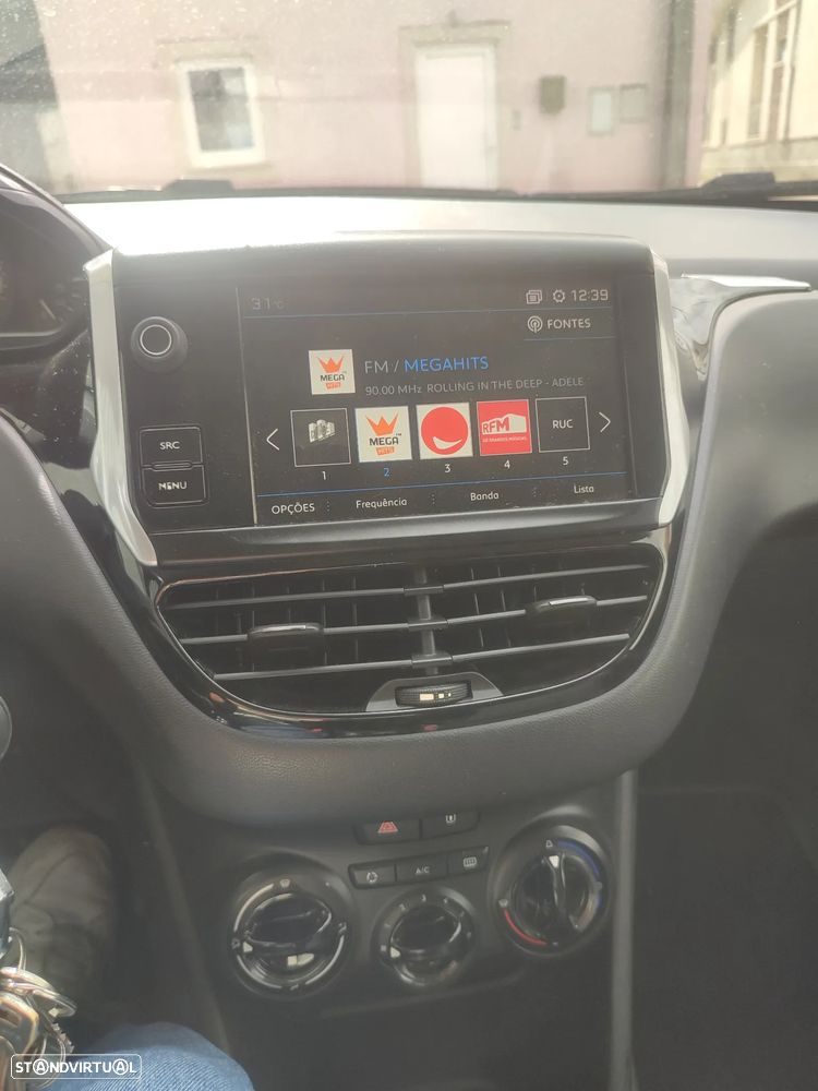 Peugeot 208 1.2 PureTech Signature - 8