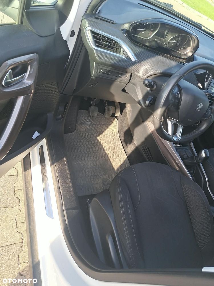 Peugeot 2008 1.2 Pure Tech Style S&S - 3