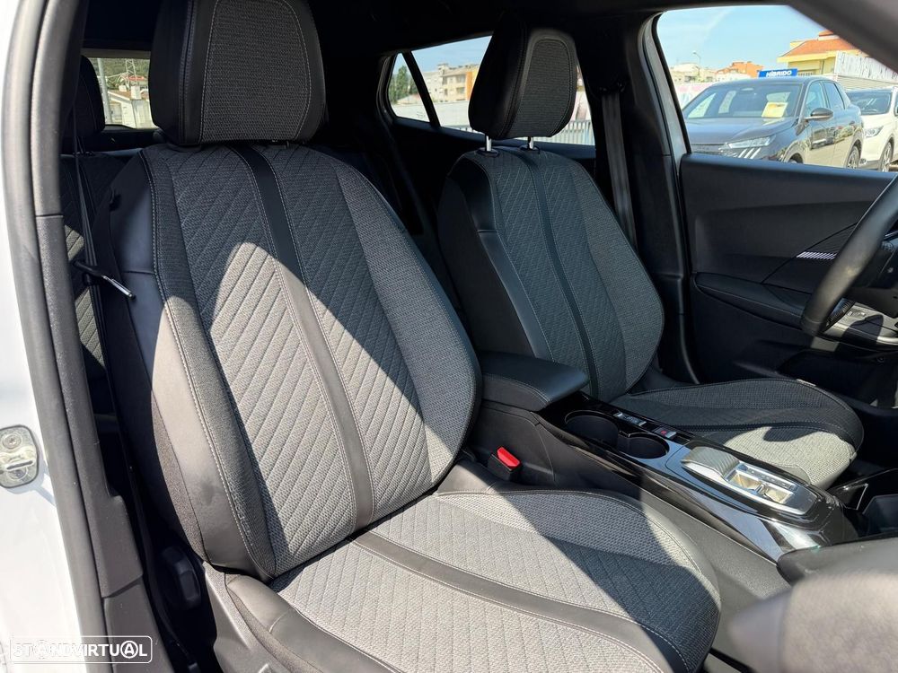 Peugeot 2008 1.2 Hybrid Allure e-DCS6 - 17