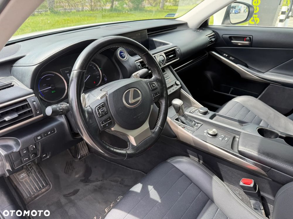Lexus IS 300h Business Edition - 16