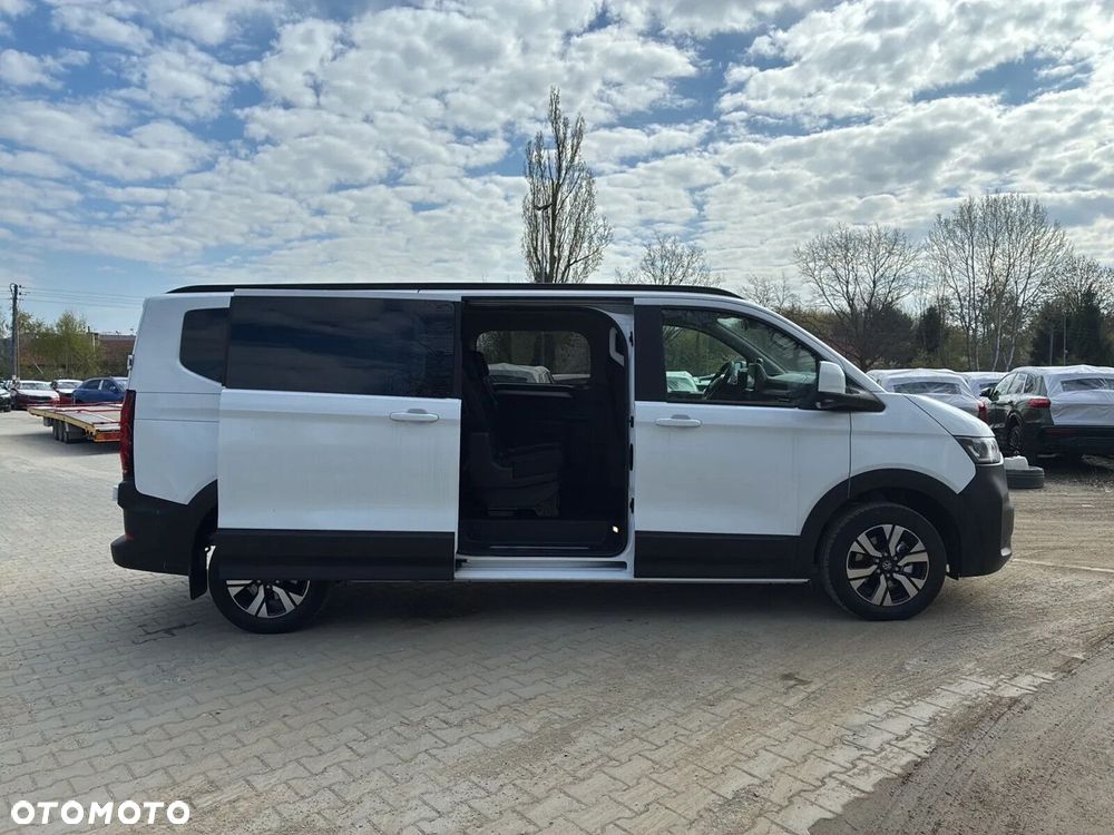 Volkswagen Caravelle - 9