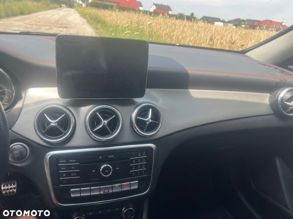 Mercedes-Benz CLA 200 7G-DCT UrbanStyle Edition - 22