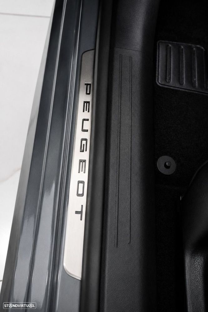 Peugeot 208 1.2 PureTech GT Line EAT8 - 18