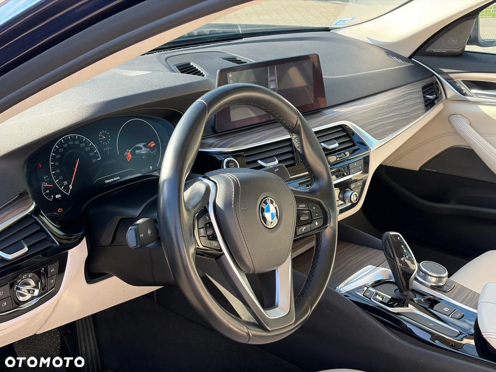 BMW Seria 5 520d xDrive - 13