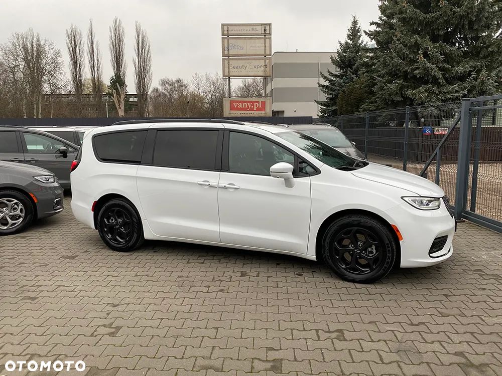 Chrysler Pacifica - 4