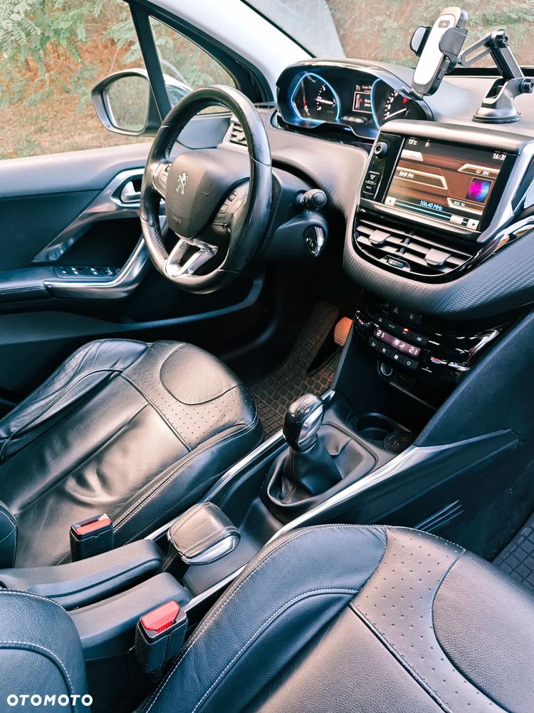 Peugeot 2008 1.2 VTi Allure - 21