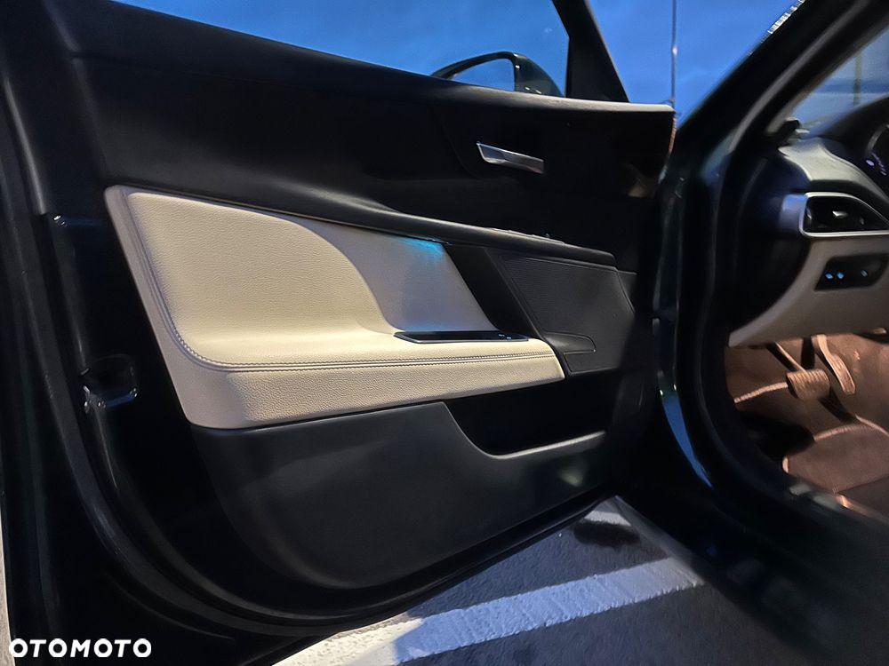Jaguar XE 2.0 D Prestige - 16