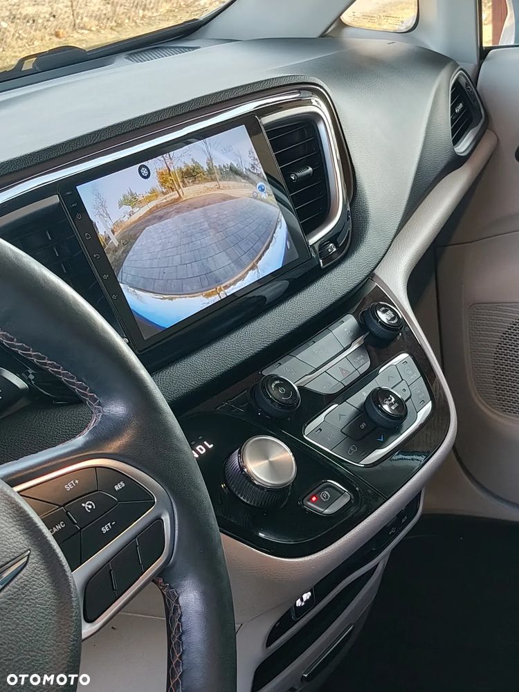 Chrysler Pacifica - 10