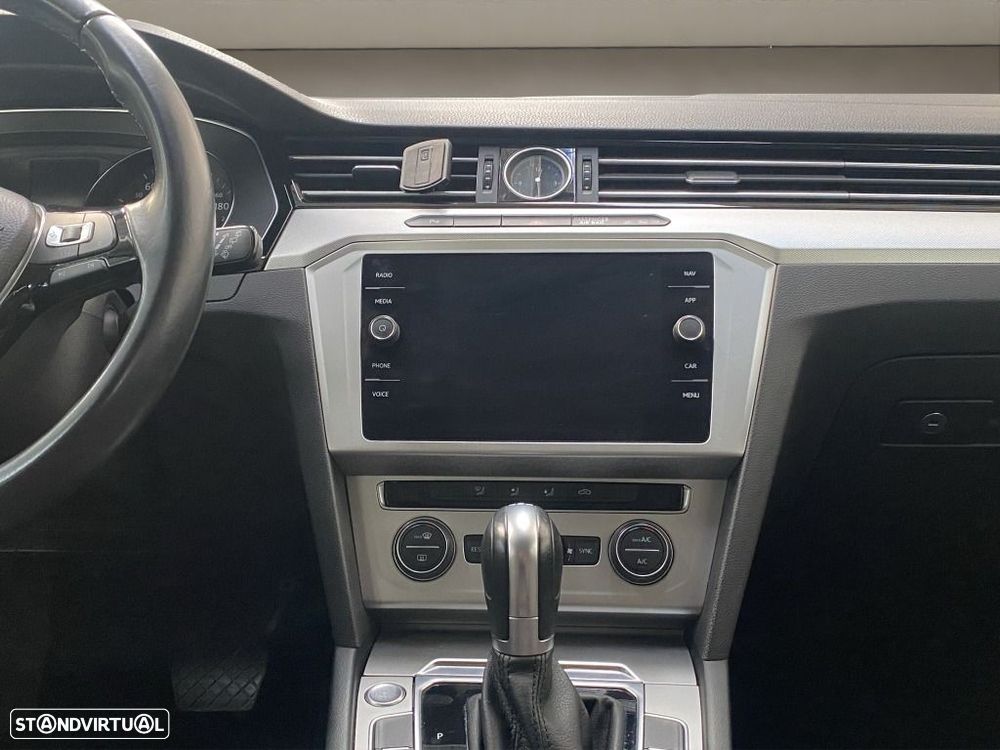 VW Passat Variant 1.6 TDI Confortline DSG - 11