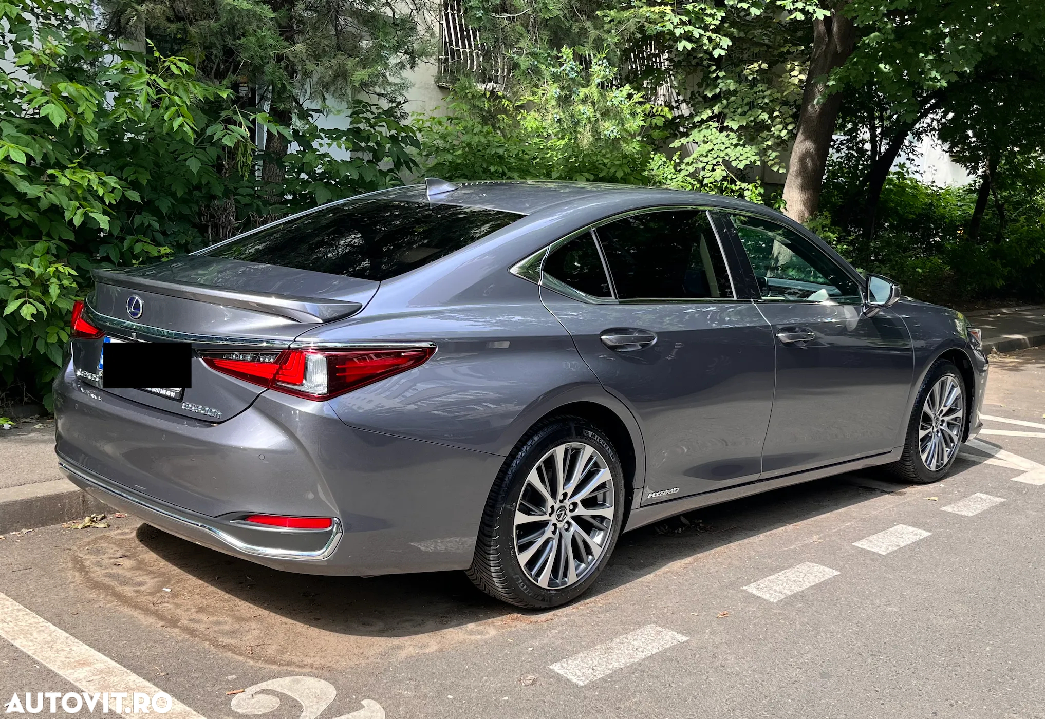 Lexus Seria ES 300h 2.5 TNGA HV 25H- 4X2 CVT Executive - 7