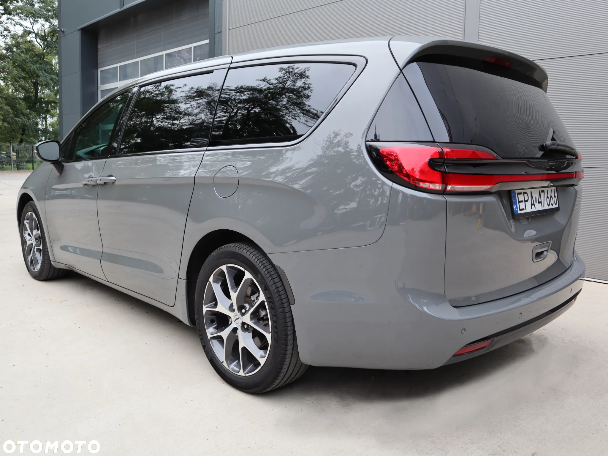 Chrysler Pacifica - 8