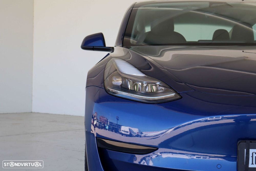 Tesla Model 3 - 4